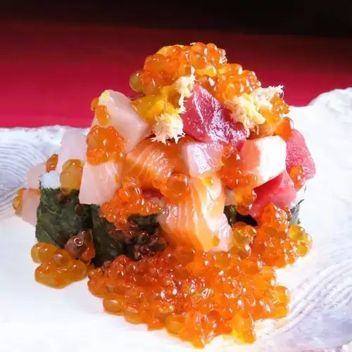 【魚たつ名物】海の幸こぼれ巻き♪こぼれる海鮮を堪能！