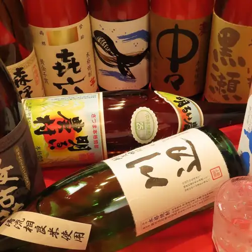 在私密的包间内，品尝精心挑选的优质烈酒，包括烧酒和清酒！