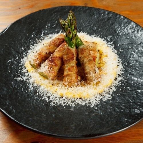 木を基調とした店内で楽しむ本格お料理