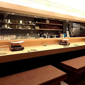 店内には、カウンター席とテーブル席を合わせて46席ございます。【/すき焼き五天五/すき焼き五天五烏丸/京都すき焼き/烏丸グルメ/四条烏丸ディナー/京都和食/和牛すき焼き/京都ディナー/大人のごはん/記念日ディナー/京都デート/京都美食/京都夜ごはん/和食ディナー】