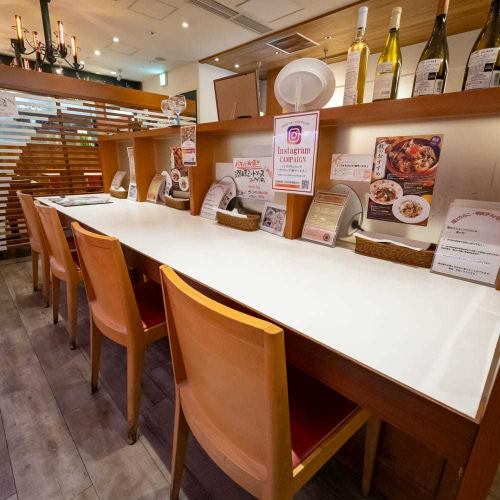 ランチやディナーなどのご利用はもちろん、カフェ利用としても◎落ち着いた雰囲気の店内で、ごゆっくりとお寛ぎ下さい♪