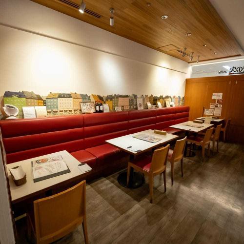 ランチやディナーなどのご利用はもちろん、カフェ利用としても◎落ち着いた雰囲気の店内で、ごゆっくりとお寛ぎ下さい♪