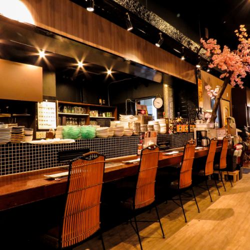 Perfect for a quick drink or a date ♪ Counter seats with a great atmosphere