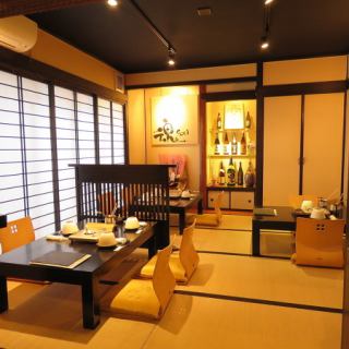 心休まる和のアートも、、、個室は10名様からご利用可能です。半個室を完備しております。
