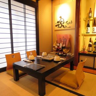 個室は10名様からご利用可能です。他は半個室となっております。角のお席は個室チックになっております。