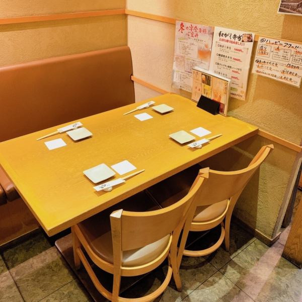 【ゆったりテーブル席】最大11名様までご利用いただけます。ご家族や仕事仲間とのちょっとしたお食事や飲み会にはぴったりのお席です。