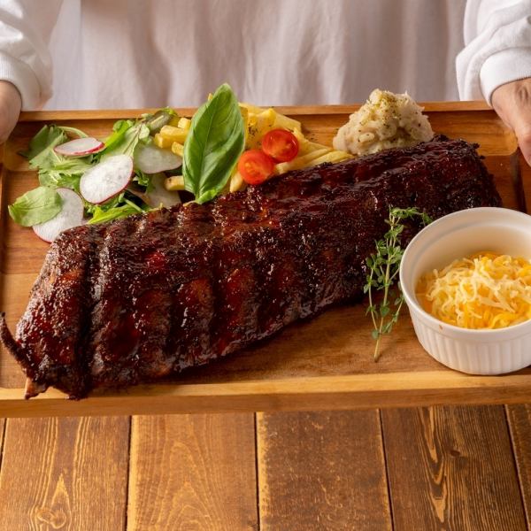 白天喝酒的人氣!距離八王子站3分鐘★使用肉和起司的創意料理♪沙發包廂和時尚的地板座位★