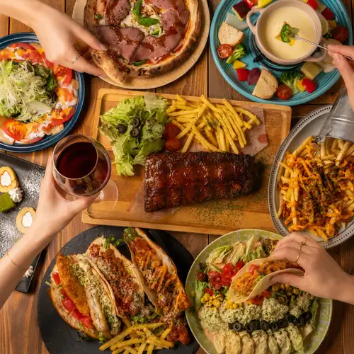 昼飲みも人気！八王子駅3分★お肉とチーズを使った創作料理♪ソファー個室やおしゃれなフロア席★