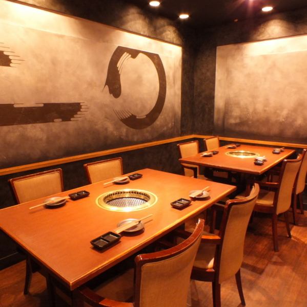 We can accommodate each person from 2 people to 19 people.The semi-private room is OK for up to 8 people! The banquet of a large number of people will be guided by the side-by-side table.Ideal for welcome and farewell parties!