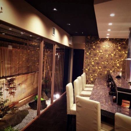 Enjoy seasonal dishes at the counter and tasty drinks...