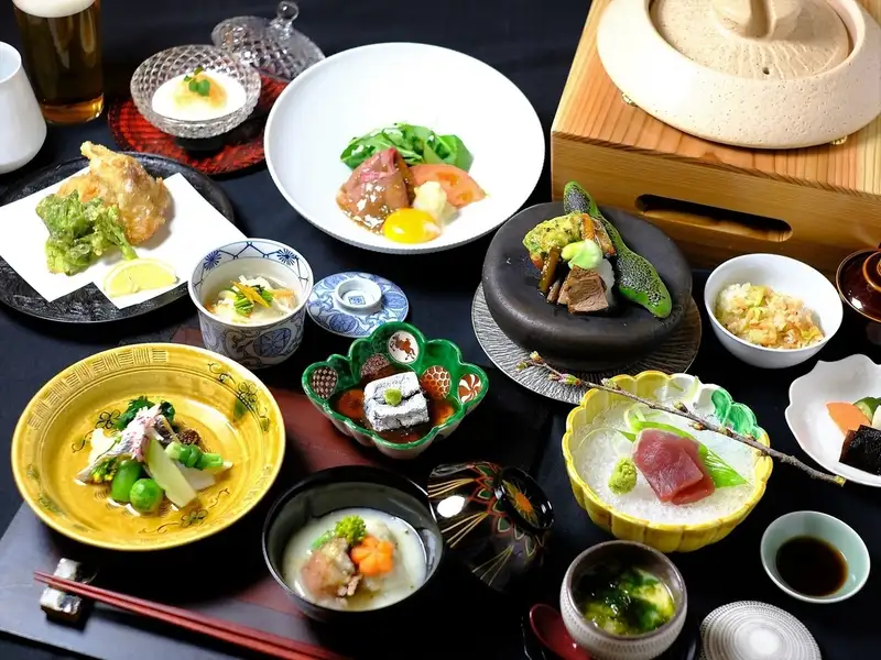 【季節の日本料理会席】メイン黒毛和牛・季節の土鍋ご飯など全10品