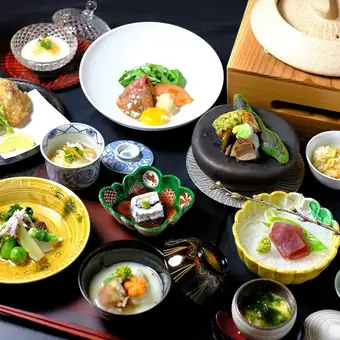【季節の日本料理会席】メイン黒毛和牛・季節の土鍋ご飯など全10品⇒13200円(税込)