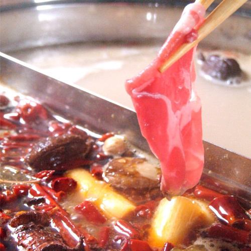 小飞扬的火锅有羊肉、牛肉和猪肉三种口味!