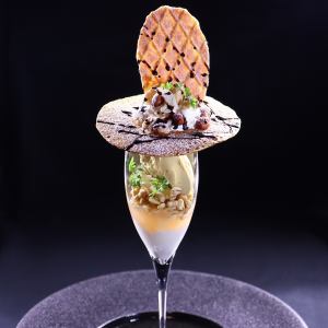 季節の夜パフェ（濃厚ピスタチオのジェラート）