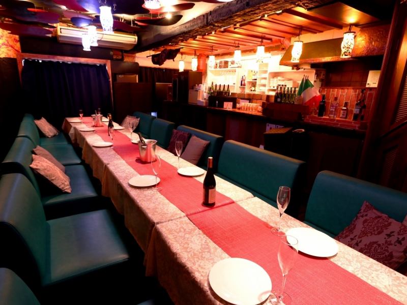 店内の優雅さに、お客様の目と体を、厳選された食材を使ったお料理にお客様の舌と心に充実感を。お客様の大切なお時間を無駄にしないように、おもてなしさせていただきます。貸切予約も可能です◎