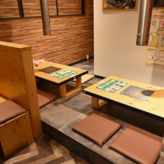 広々とした6名様掛けのテーブル席はご家族でのお食事をはじめ、昼飲みなど複数人でのご利用にオススメです。