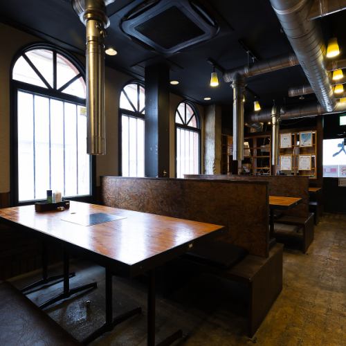 使い勝手の良い4名様掛けのテーブル席は普段使いはもちろん、少人数での飲み会にもおすすめなお席です。