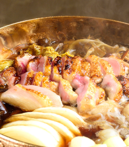 壽喜燒特別套餐。還可以品嚐當地的雞肉生魚片和燒烤≪7道菜≫