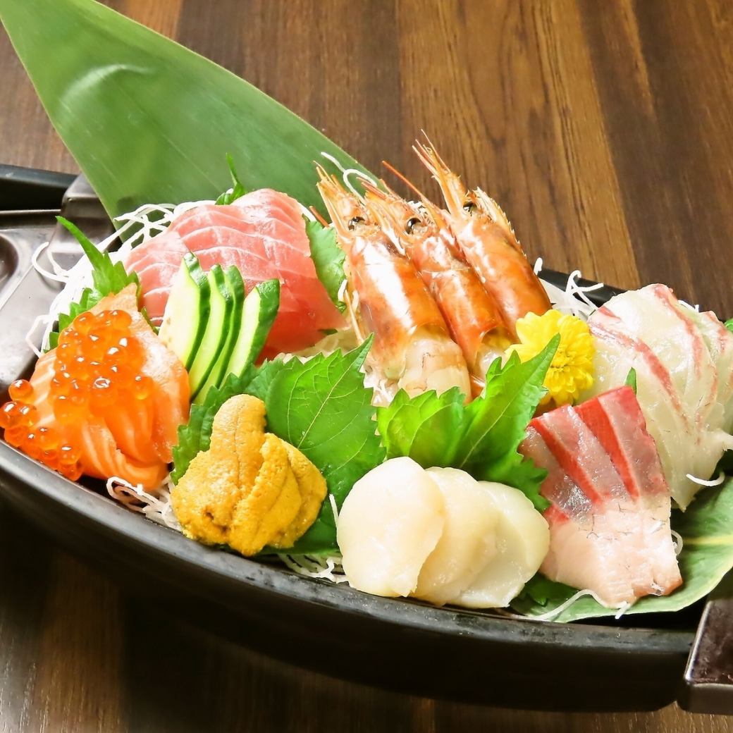 Conveniently located right next to Sakae Station♪ We pride ourselves on our fresh seafood and meat dishes!