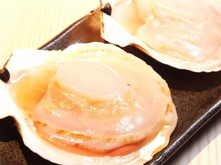 [Hama-yaki] 2 scallops in shell, grilled live turban shell, crab miso shell grilled