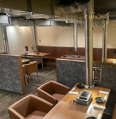 ゆったりとしたお席でコース料理をご堪能。