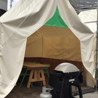 這是一個私人房間的帳篷，可供2至8人用於女孩的會議和約會。