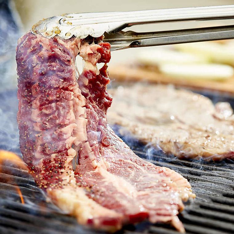 難波のど真ん中でグランピング&手ぶらBBQ!飲放題付コース3900円~