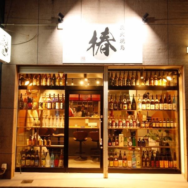 ≪アクセス≫堺東駅から徒歩約8分、宿院駅から徒歩約10分の便利な立地にあります。初めての方でも安心してご来店いただけます。近隣にはコインパーキングもあり、お車でのアクセスにも対応。落ち着いた雰囲気の店内では、炭火焼きの焼鳥や鮮度抜群の鳥刺しなど、こだわりの地鶏料理をゆったりと楽しめます。