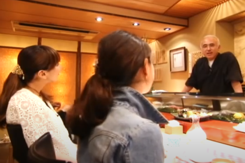 【観光客にも人気】当店は地元のお客様だけではなく、観光客の皆様にもご来店頂いております。大海外からのお客様も大歓迎です！女子会コースもあり、女性だけでのご来店も多数あります！「すし亭　蘭」の味を多くの方に味わって頂けたらと思っております。座敷席もございますので大人数でのご予約も承ります。