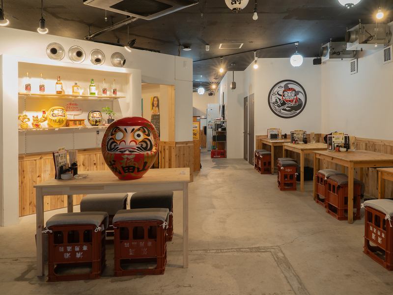 【開放的な店内】広々とした開放的な雰囲気が特徴です♪オープンしたてて清潔感があり女性の方も安心してご利用いただけます！