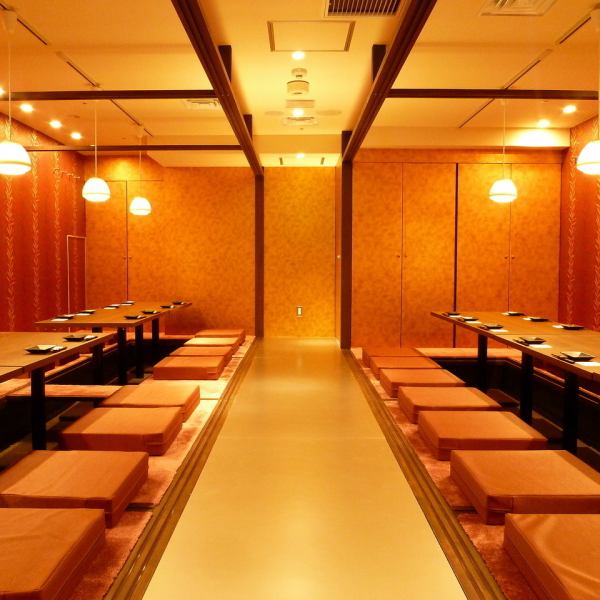 【個室完備】 ご宴会は『楽蔵うたげ　天王寺アポロビル店』にお任せください！大人数様向けの大型個室では、ゆったりとした楽しいひと時をお過ごしいただけます。中小規模のお食事にピッタリの個室もご用意しているので、ご家族でのご利用や仲間内の飲み会にも。