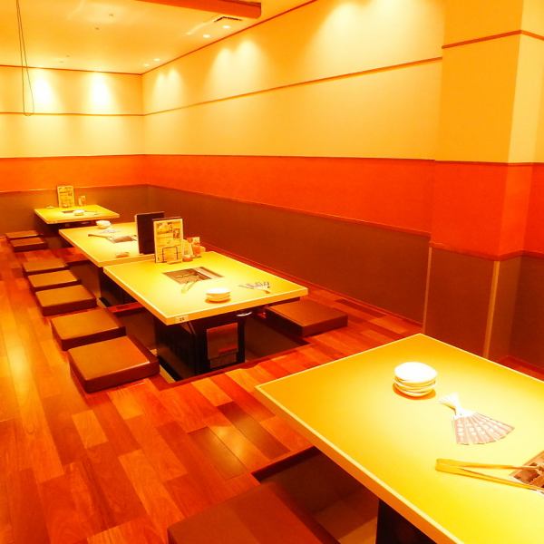 [Zashiki] There is a tatami room that can accommodate up to 20 people.Recommended because you can stretch your legs and bake the meat slowly.It can also be used for banquets, year-end parties, and new year parties.We will also consult with you about a course of 5000 to 7000 yen with all-you-can-drink, so please feel free to contact us.