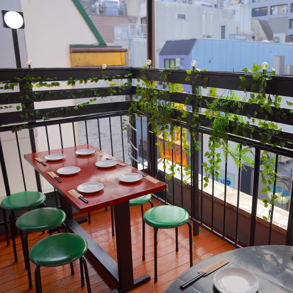 リゾート風の店内でオシャレにご宴会♪