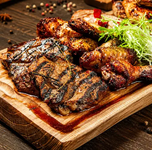 肉にこだわった自慢のアメリカンBBQプレート
