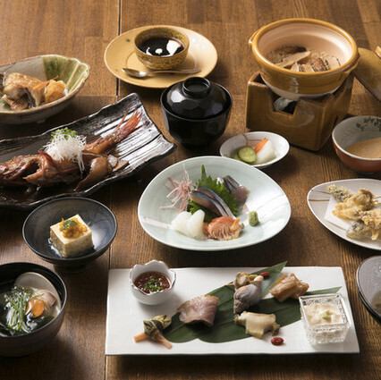 【新橋の接待や会食、顔合わせに】 季節料理やキンキの煮付けなど旬食材を贅沢に堪能 12880円(税込)コース