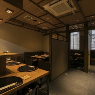 上質ながらカジュアルな雰囲気も兼ね備えたテーブル席は、肩肘張らずに本格料理を楽しめるのが魅力です♪モダンで開放感のある空間は、日常のちょっとした贅沢や女子会にもぴったり◎気心知れた仲間と賑やかに、それでいて質の高いおもてなしを感じられる贅沢な場所です。至福のひとときをお過ごしください◎