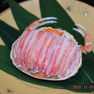 【尽享奢华时令佳肴，包括红烧青蟹和扇贝】15,880日元（含税）套餐