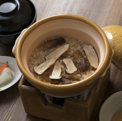 鲜美的汤汁沁入心脾！一道经久不衰的经典美食：釜饭