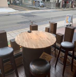 当店では4名テーブル席をご用意しております。