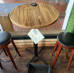当店では2名テーブル席を3席ご用意しております。