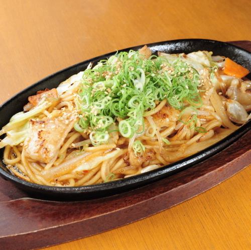 ホルモン鉄板焼きそば