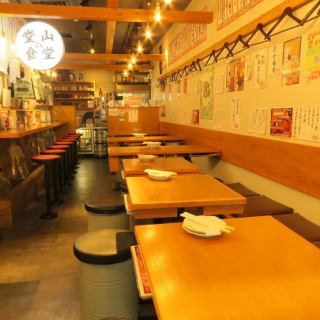 舒适的座位，可容纳 2-4 人。也欢迎团体预订！