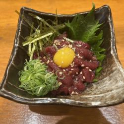 馬刺しユッケ