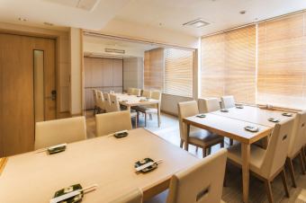 Reserved table seats where you can enjoy yourself without worrying about your surroundings♪ Spacious tables! Recommended for various parties and dinner parties♪ From 12 people.