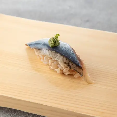 季節の握り寿司　サンマ握り　1貫