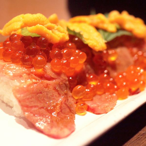 黒毛和牛サーロインうにクラ炙り寿司