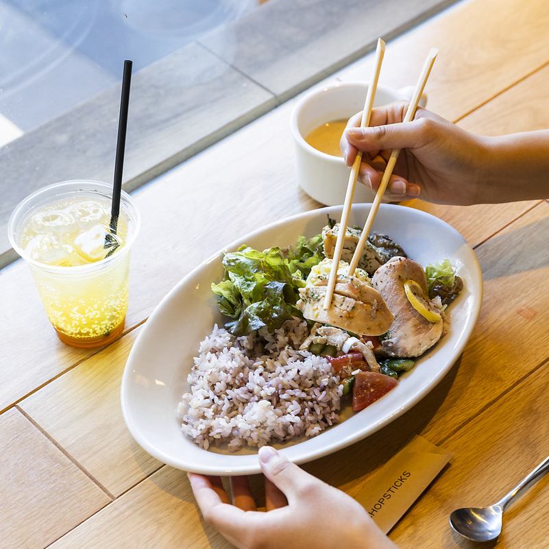 不只是米飯和酒！將新潟美味的傳統蔬菜融入快餐！