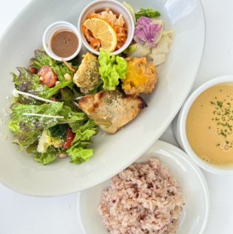 SUZUVEL 모닝 플레이트 (음료 / 된장국 BAR 포함)