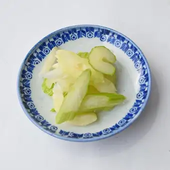 コシヒカリが隠し味!セロリの浅漬け