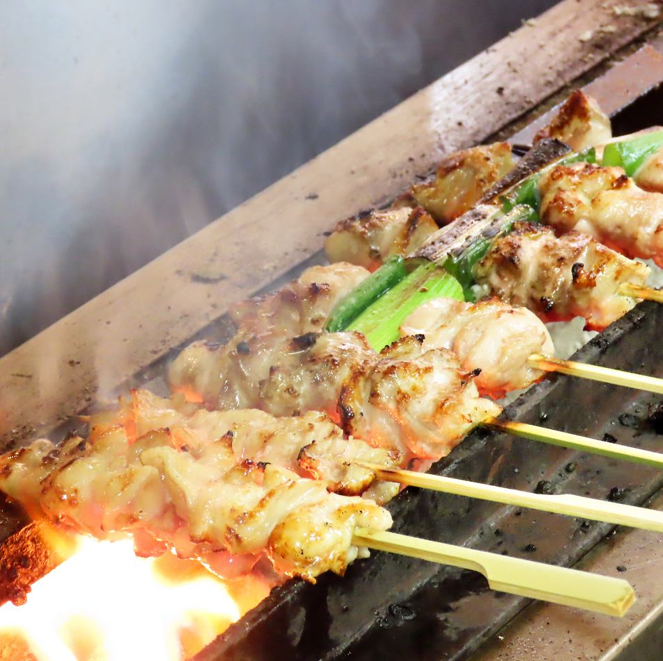 店内で仕込んだ焼き鳥や串を当店自慢の「バカタレ」に！